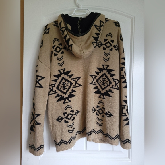 Forever 21 Aztec Hooded Zip Sweater - Picture 4 of 4